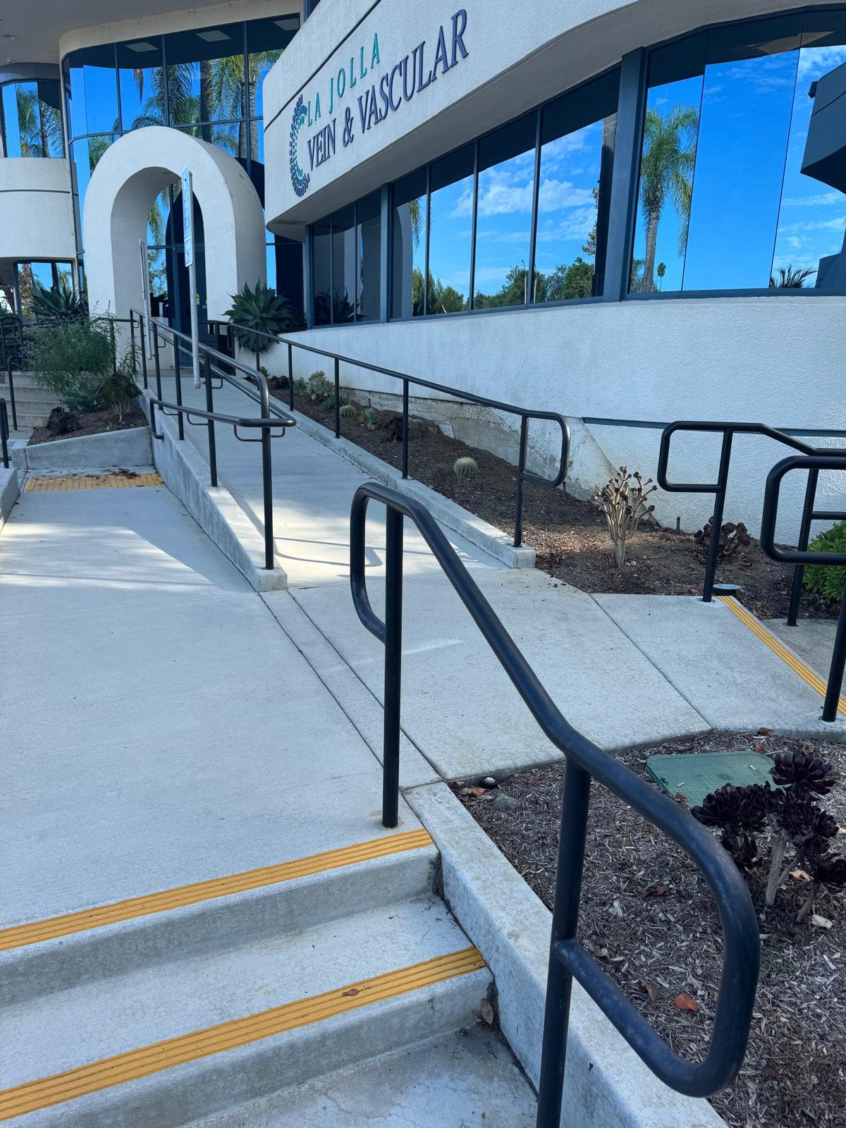 Oasis Medical Group clinic — Vista, CA (photo 3)