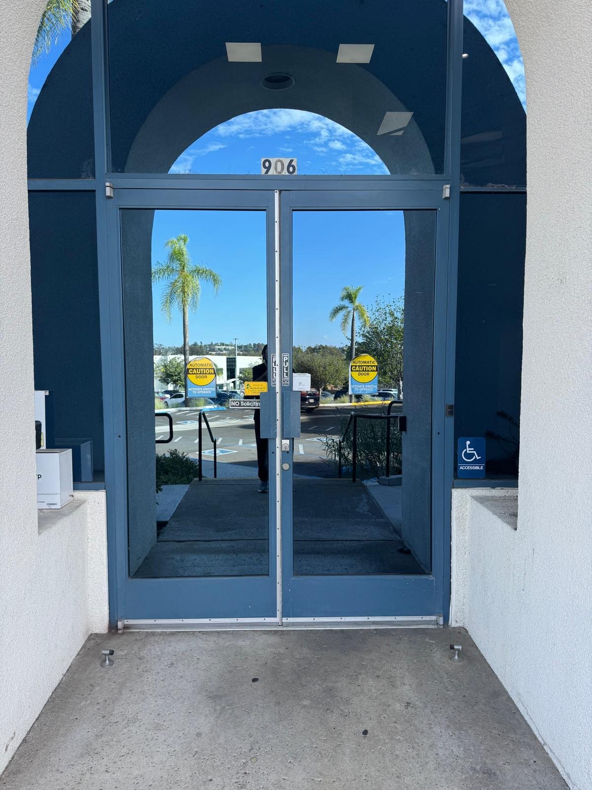 Oasis Medical Group clinic — Vista, CA (photo 5)