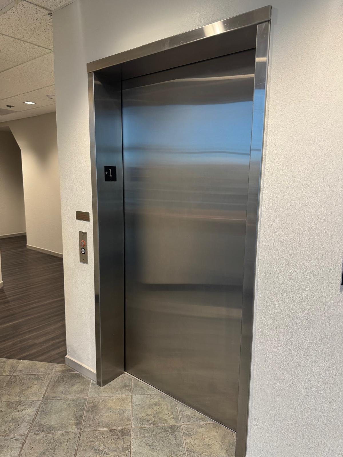 Oasis Medical Group clinic — Vista, CA (photo 8)