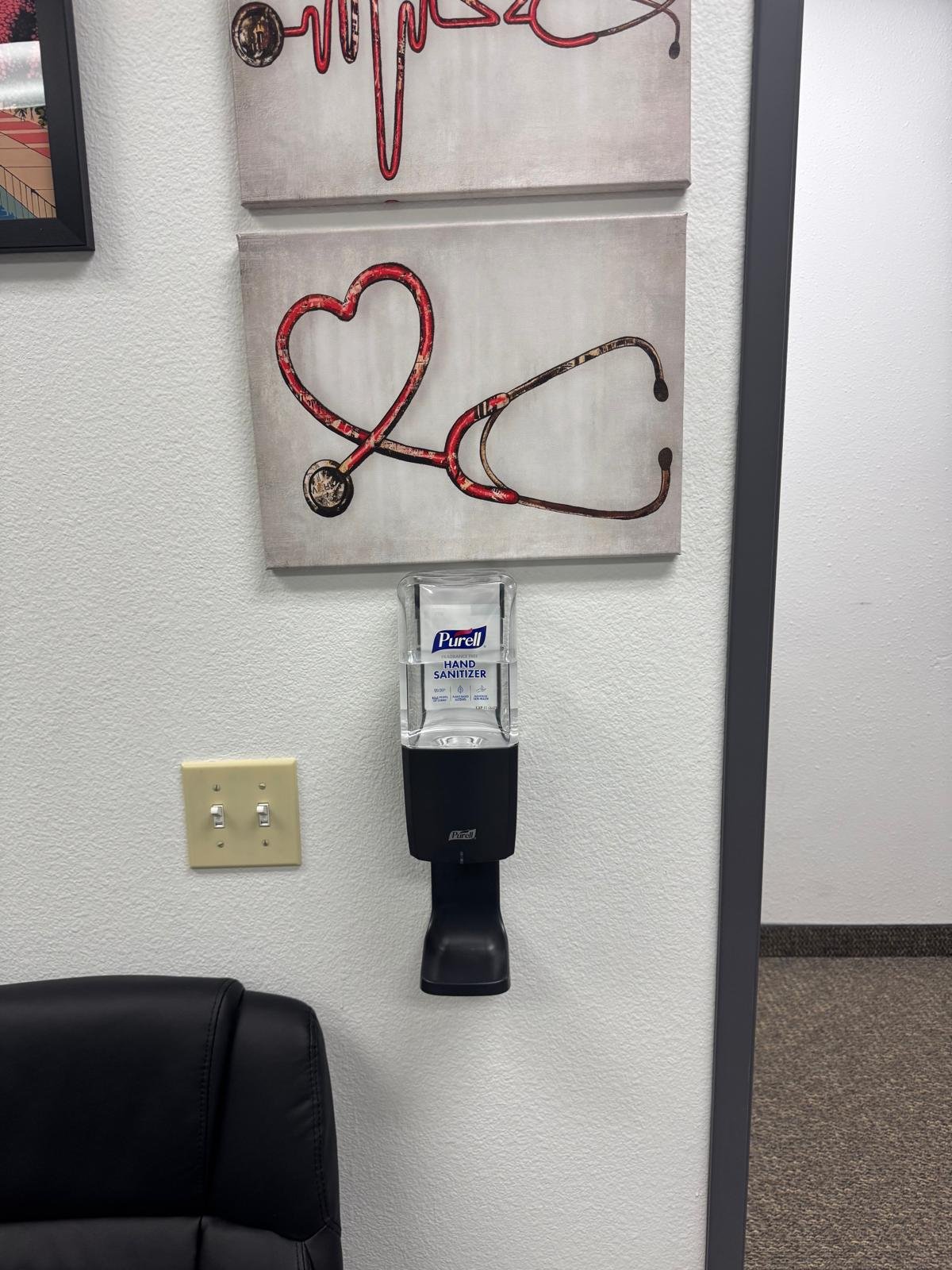 Oasis Medical Group clinic — Vista, CA (photo 17)
