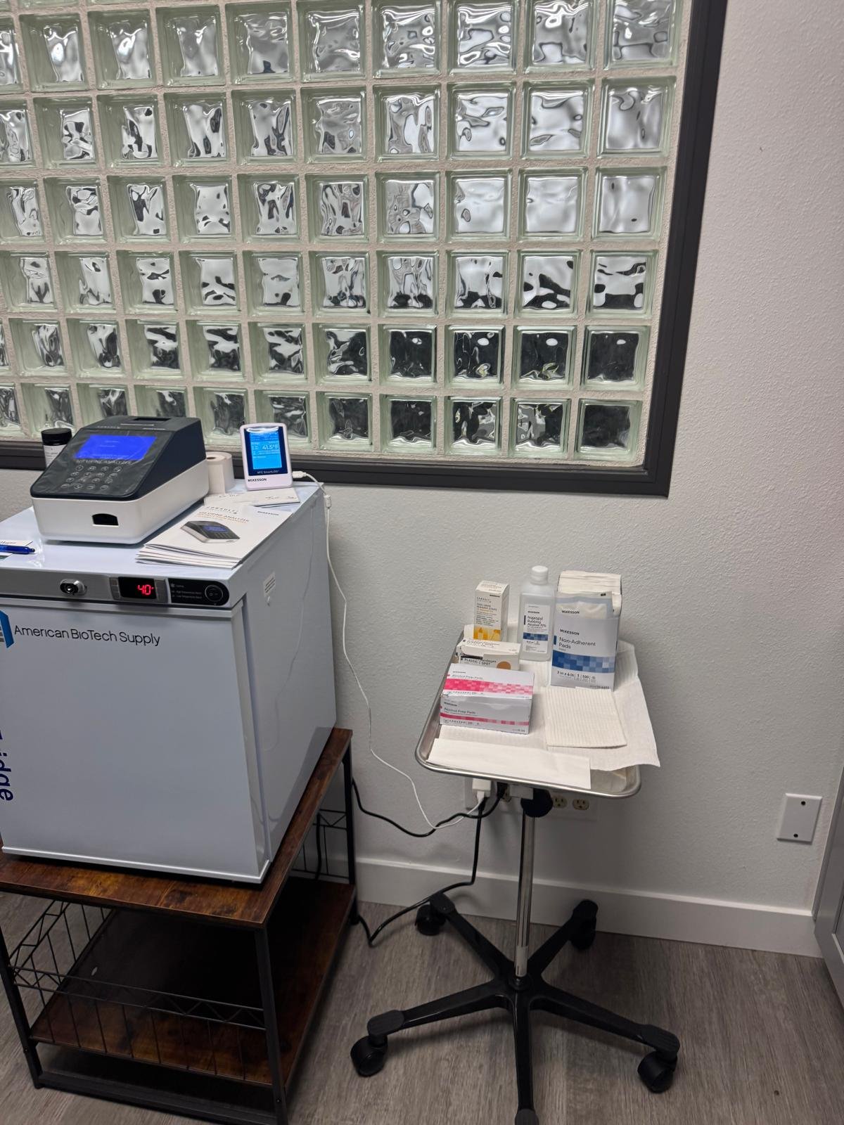 Oasis Medical Group clinic — Vista, CA (photo 23)