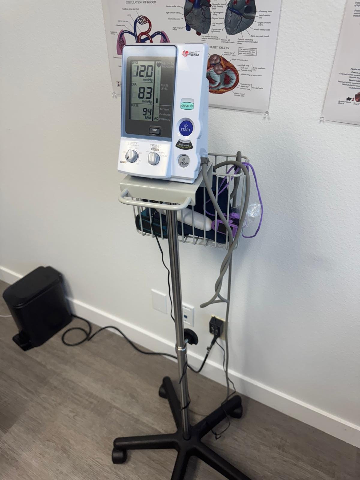 Oasis Medical Group clinic — Vista, CA (photo 27)