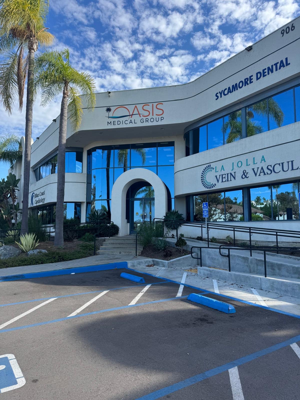 Oasis Medical Group clinic — Vista, CA (photo 1)